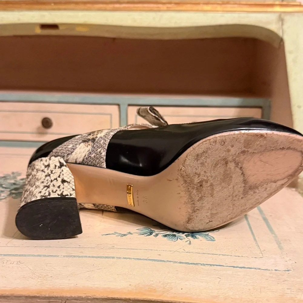 Gucci Black Patent Leather Pumps with Snake-Print Bow Strap - Picture 5 of 15